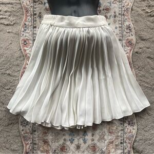 Styland Pleated White Mini Skirt